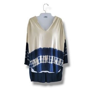 Mono B | Cute Boho Cream/Blue Tie-Dye 3/4 Sleeve V-Neck Hi-Low Top (SIZE S)